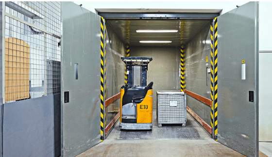 Edelstahl 304 des 1500mm Lager-Fracht-Aufzugs-0.5m/s