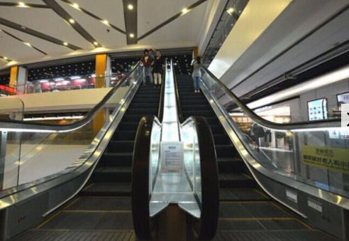 9000 Person/Stunde horizontale beweglicher Weg-Rolltreppen-Treppen-für Schritt des Ausgangs0.8m