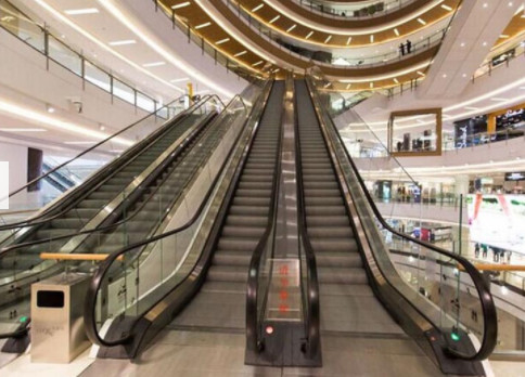 9000 Person/Stunde horizontale beweglicher Weg-Rolltreppen-Treppen-für Schritt des Ausgangs0.8m