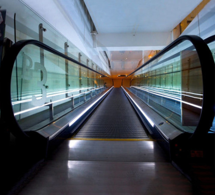 Flache Rolltreppe ODM in der Flughafen-U-Bahn