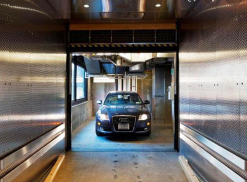 Flughafen-Lieferwagen-Aufzug